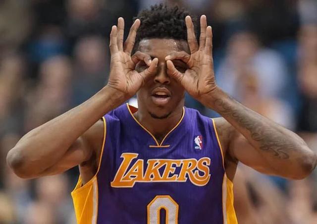 作制造错位 作制造错位